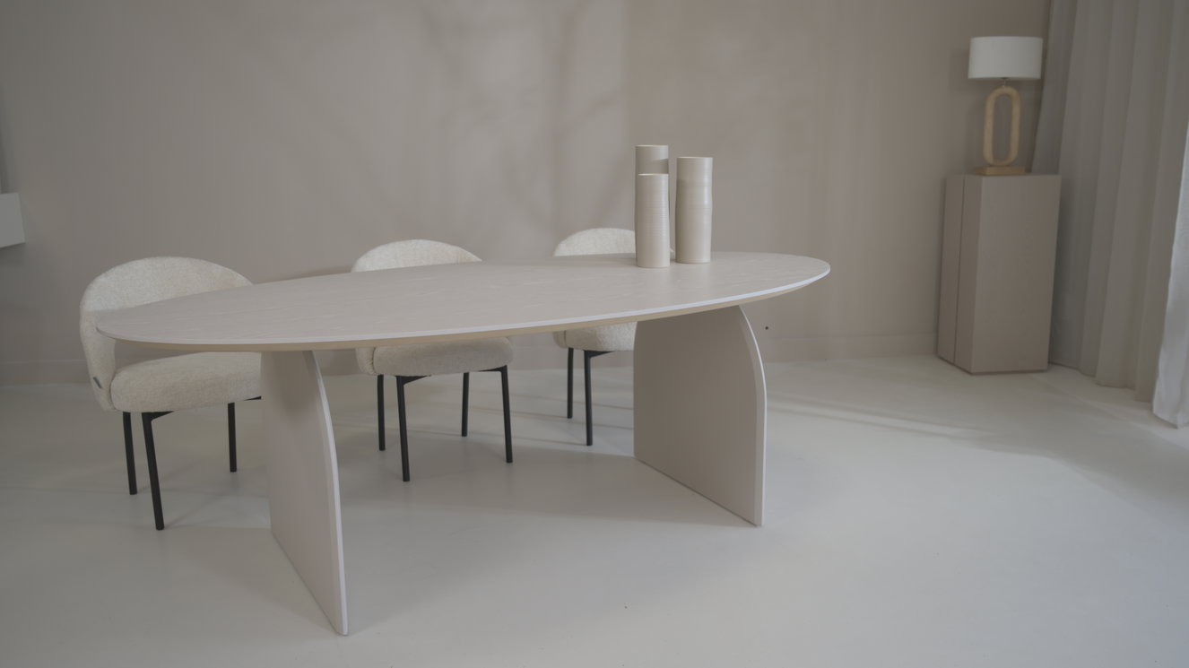 Trento Halve Round Eettafel Ovaal Eiken