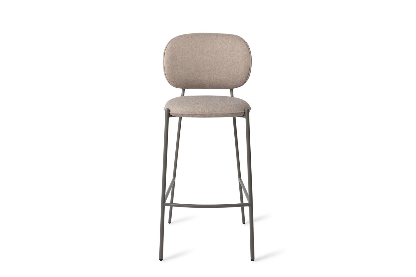 Yoichi Moss Barkruk (L)